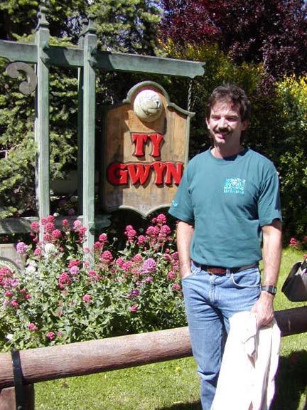 PuertoMadryn-Oct-2003-021-Pete-Trelew-TeaHouse