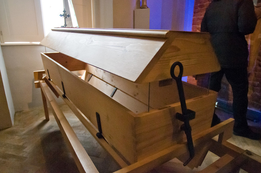 Amsterdam-Budapest-2013-chptr11-01