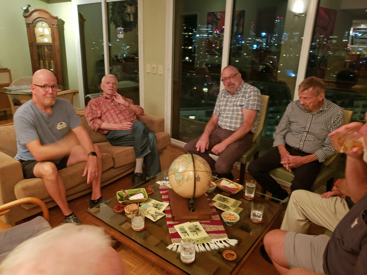 2022-11-19-DinnerWithFriends-10