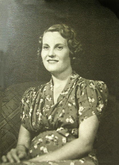 005 - your great grandma Weaver at a young age.  I think she�s pregnant with one of us kids.