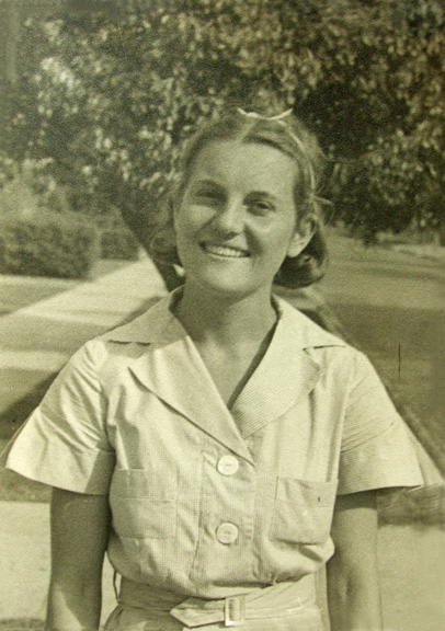 010 - Your great grandmother before she had any of us kids I think.  (Virginia Mae [Riley] Weaver)